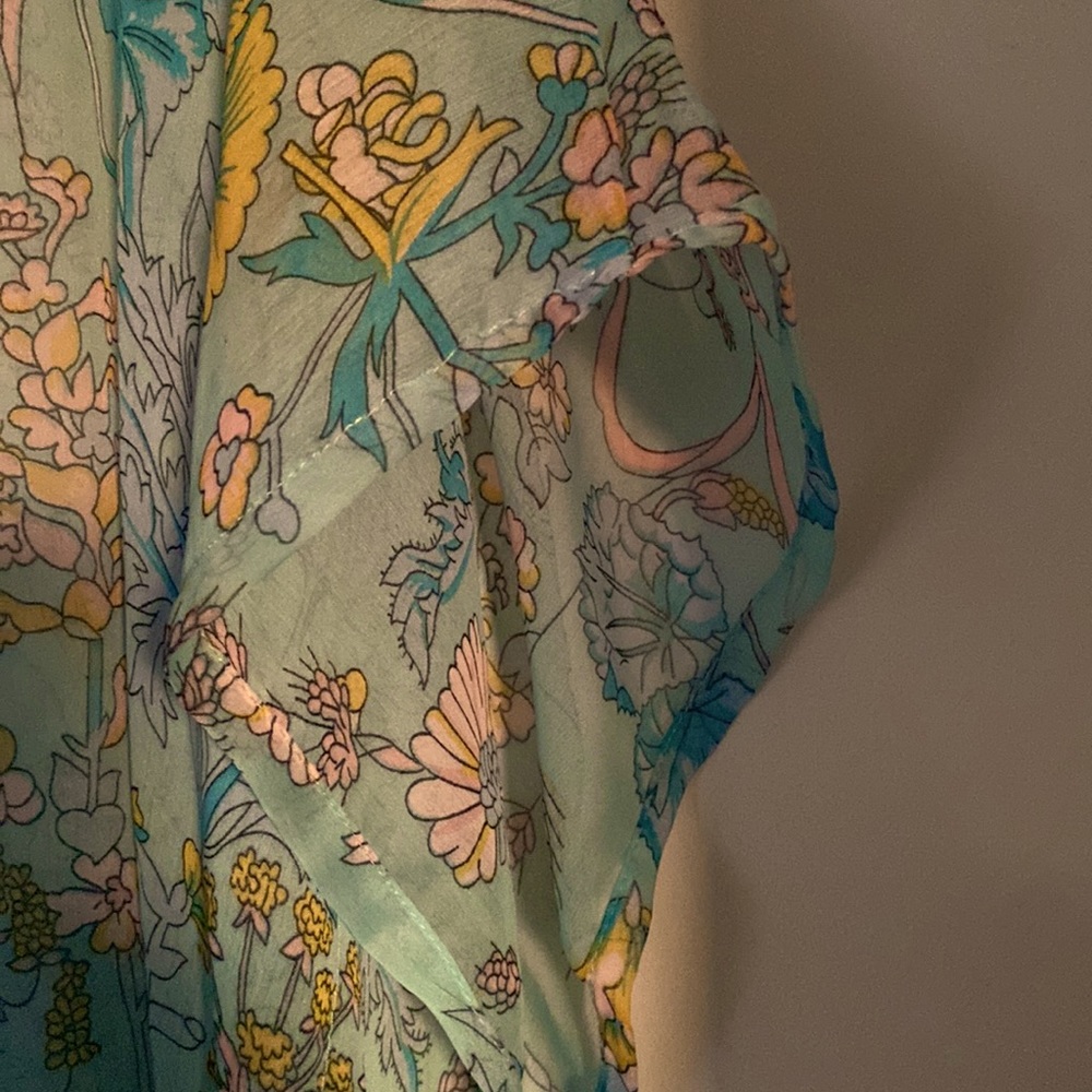 Beach Cover-up. Delicately fabric & flows with lights colors at the beach. - Picture 7 of 16